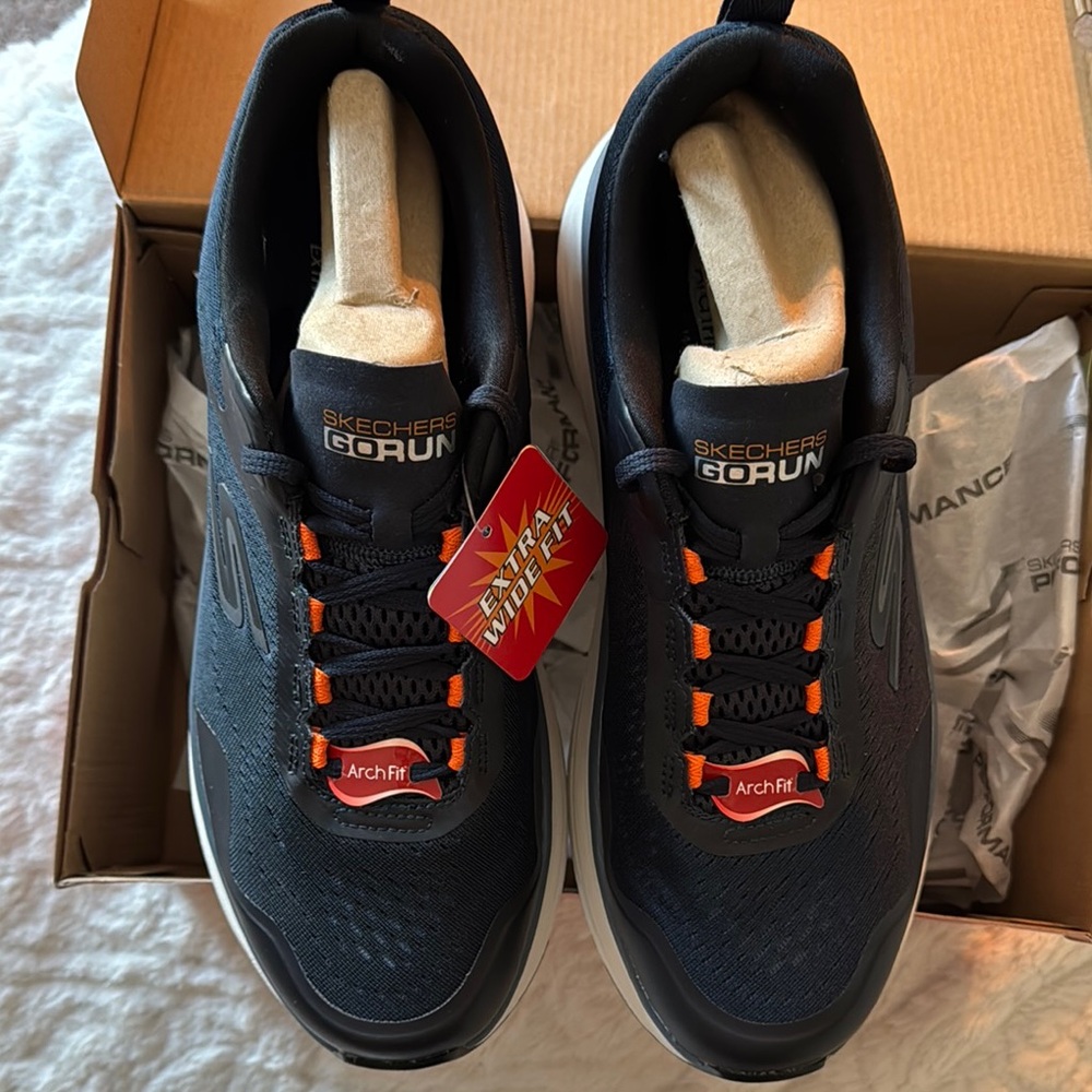 Skechers Men's GORUN/Max Cushioning Navy/Orange Men size 10.5. Extra wide fit.